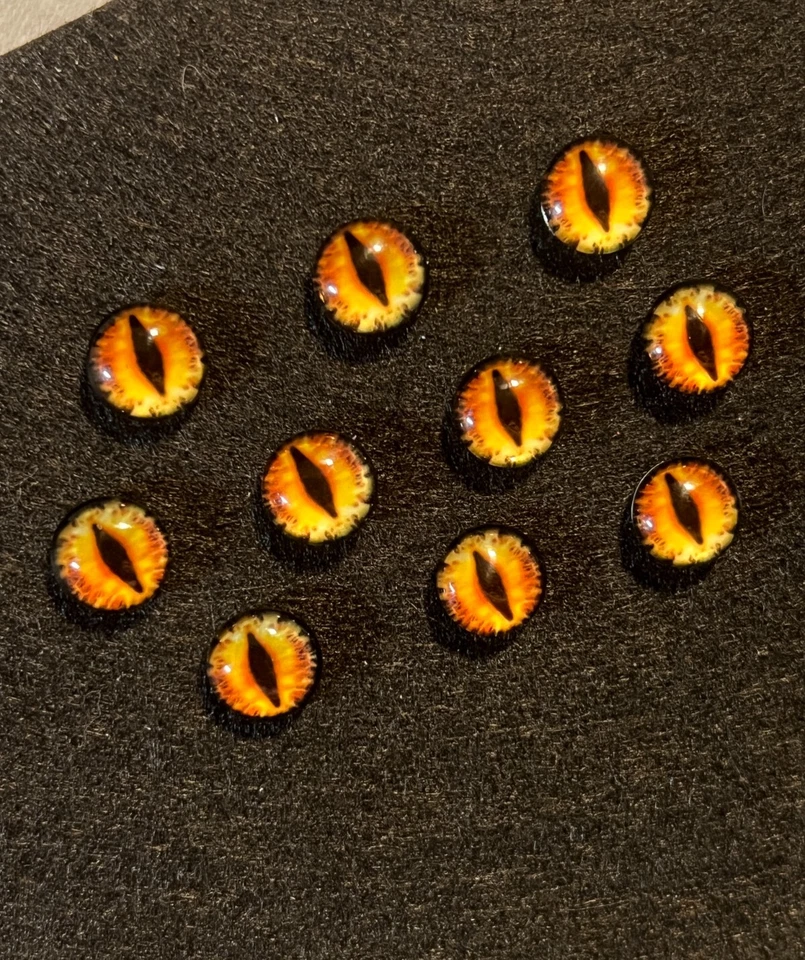 Prendedores decorativos ojo de dragón | Pulgares decorativos naranja ardiente ojo de gato Foto 1 de 3