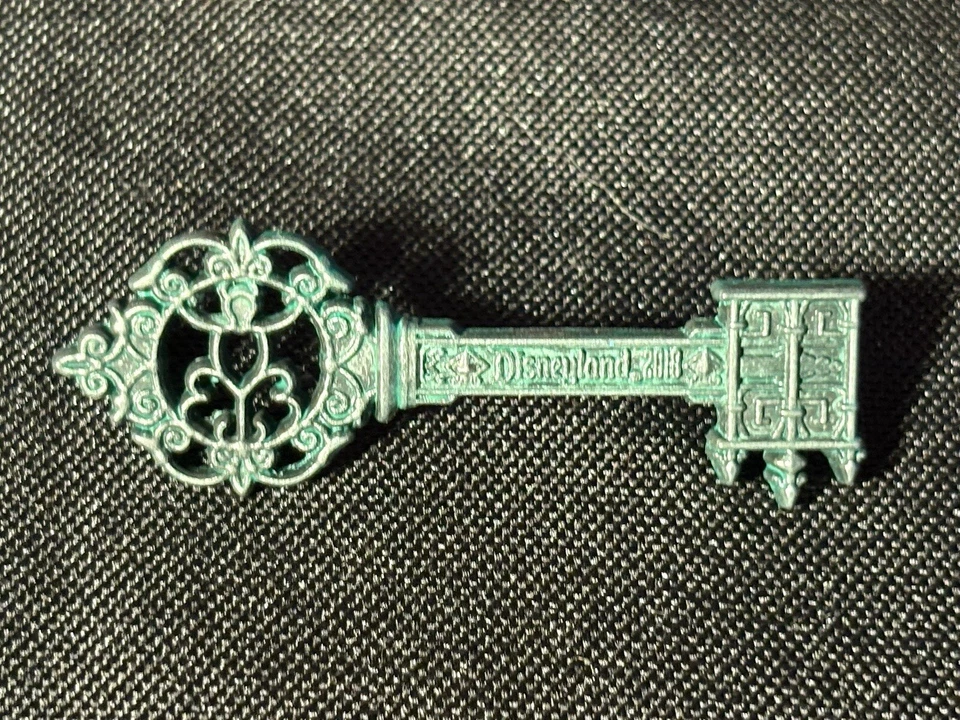 Disneyland DCA WDW 2018 Haunted Mansion Gothic Skeleton Key Pin LE 3000 - Image 1 of 3