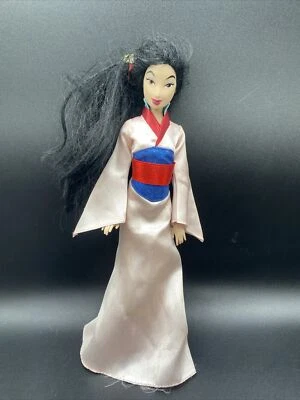 Muñeca clásica princesa Mulan 12 pulgadas Barbie defectos Disney Store Disney Foto 1 de 4