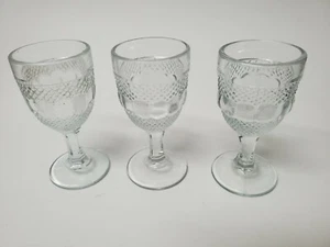 VINTAGE PATTERN GLASS WINE GLASSES SET OF 3 ANTIQUE COLLECTIBLE GLASSWARE - Picture 1 of 9