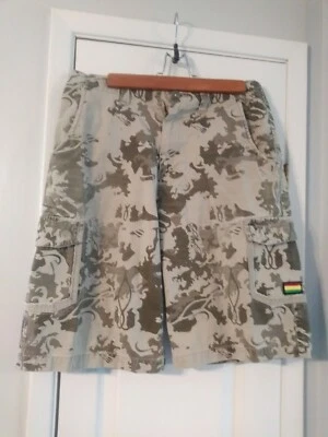 RARO Pantalones Cortos Vintage Años 90 Rasta Bandera-León de Judá Camuflados PLATA MERCURIO desgastados 30" Foto 1 de 4