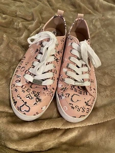 Guess Womens Size 8.5 Pink Sneaker w/black and white grafitti print - Picture 1 of 5