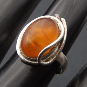 Sterling silver ring with oval amber stone in simple Celtic twist design size R - Picture 1 of 11