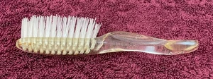 Mini cepillo de pelo transparente vintage Avon cepillo de viaje cepillo 6 pulgadas pequeño hecho en EE. UU. - Imagen 1 de 10