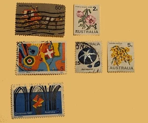STAMP- AUSTRALIA 6 ASSORTED STAMPS 1970'S FLORAL EDUCATION PIONEER GEMS USED - Picture 1 of 1