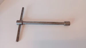 Vintage Tools T SHAPED WRENCH MARKED BUT HARD TO READ - Imagen 1 de 4