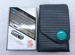 Sony Walkman Cassette Player WM F100 w/ Plastic Case - For Repair #99 - Afbeelding 1 van 8