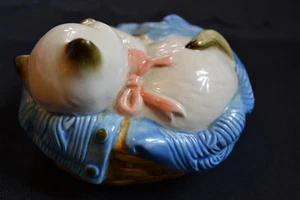 Vintage Avon ceramica porcellana gattino in cesto statuina potpourri incenso camicia - Foto 1 di 3