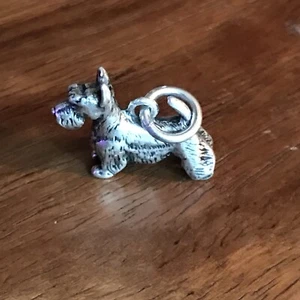 Beaucoup Designs Scottie Hund Charm, versilbert, Made in USA - Bild 1 von 4