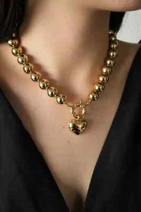 Givenchy Vintage Necklace Pearl Chain Shiny Gold Tone Heart Closure Charm - Picture 1 of 9