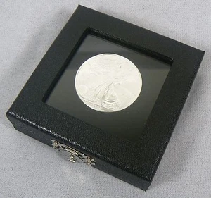 CAJA DE MONEDAS DE MADERA NEGRA ASPECTO TEXTURIZADO CUERO CON INTERIOR BLANCO Y NEGRO (SOLO CAJA) - Imagen 1 de 8