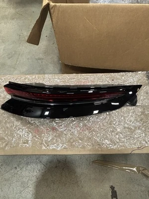 2025 971 Panamera 右外尾灯总成 LED 灯 — 第 1/4 张图片