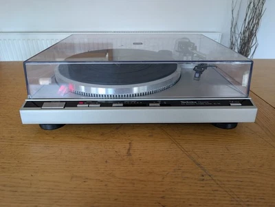 Technics SL-Q3 Direct Drive Turntable Ortofon VMS20E MK2 - Image 1 of 4