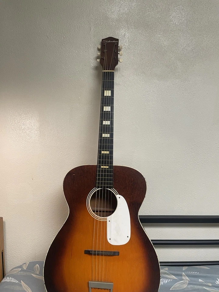 Акустическая гитара Silvertone винтаж 1950-е 1960-е Sunburst Harmony - Изображение 1 из 4