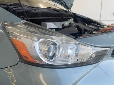 Used Right Headlight Assembly fits: 2017 Toyota Prius Prius V VIN EU 7th and 8th - Image 1 of 4