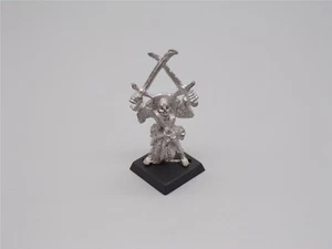 Warhammer: Scheletri - Campione con due spade miniatura (C17) - Foto 1 di 1