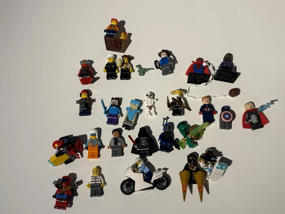 LEGO Mini Figuren Sammlung 24 Stück mit Zubehör Star Wars Ninjago City Marvel - Bild 1 von 1