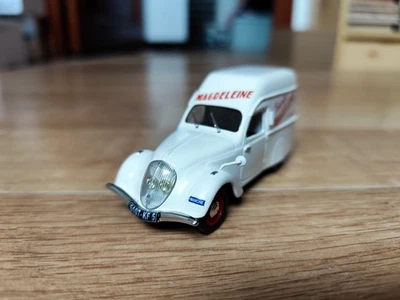 PEUGEOT 202 FOURGON GRUAU 1/43 - Photo 1/4