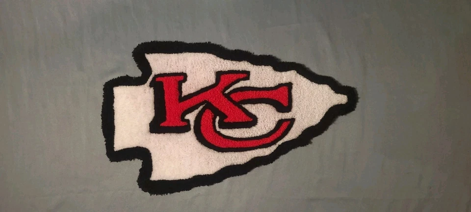 Alfombra de fútbol Kansas hecha a mano acolchada inspirada en deportes 15x25 pulgadas alfombra de fútbol decoración Foto 1 de 4