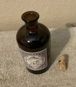 BOTELLA DE LICOR DE GINEBRA NWARZWALD MONKEY 47 ~vacía ~ 375 ml excelente estado - Imagen 1 de 6