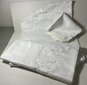 New Hand made vintage 108" x 72" Lace cut work Embroidery Tablecloth &12 Napkins - Picture 1 of 10