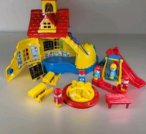 Vintage Matchbox Boot Schulhaus mit Figuren + Zubehör 1983 Schuh Spielset - Bild 1 von 22
