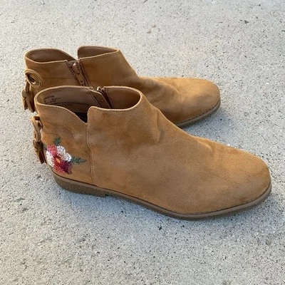 COMFORTVIEW Sienna Women's 10 Brown Faux Suede Floral Embroidered Tassel Bootie - Image 1 of 4