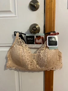 BRAND NEW WOMEN'S SIZE MEDIUM BALI BEAUTIFULLY YOU LACE WIRELESS BRA - Picture 1 of 12