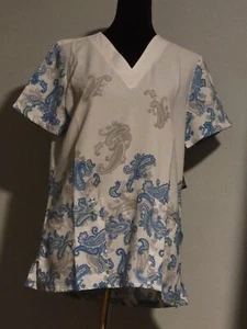 Women's Strictly Scrubs Stretch V Neck Scrub Top Paisley White/Blue Size S NWT - Picture 1 of 4