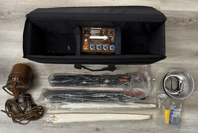 Speedotron 2 luces estroboscópicas con soporte kit de estudio con estuche de viaje Foto 1 de 4