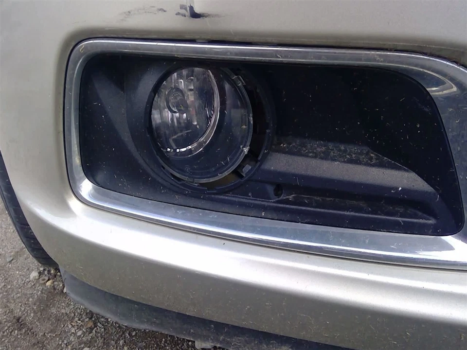 Passenger Corner/Park Light Fog-driving Bumper Mounted Fits 10-16 SRX 2671428 - Image 1 of 1