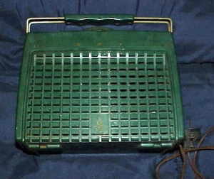 EMERSON PORTABLE TUBE RADIO, MODEL 833 SERIES B, TURNS ON AND HUMS, NICE CASE - Picture 1 of 8