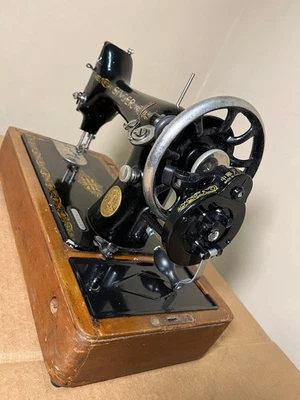 Antigua máquina de coser de manivela Singer 99 1922 Foto 1 de 4