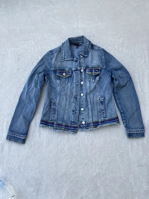 Chaqueta de mezclilla bordada Baccini para mujer talla S botones de metal flecos Foto 1 de 4