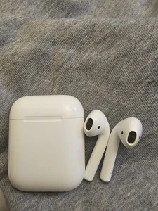 Apple AirPods 2ª Generación con Estuche (Modelo A1602) Funcionando - Imagen 1 de 4