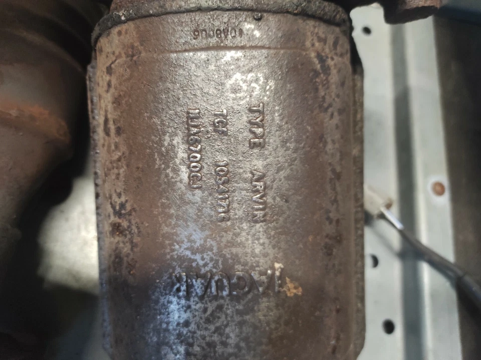 Jaguar Xj8 Catalytic ambos buscan ofertas Foto 1 de 3