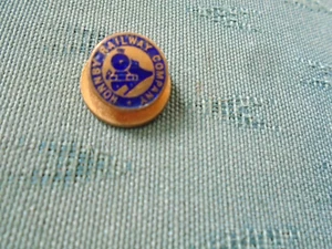 VINTAGE HORNBY RAILWAY COMPANY - ENAMEL LAPEL BADGE - Picture 1 of 2