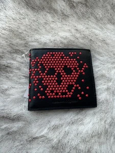 Alexander McQueen Geldbörse Totenkopf Nieten genarbtes Leder | Schwarz Rot | AMQ - Bild 1 von 9