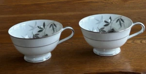 NORITAKE ROSAMOR TWO TEACUPS FOOTED GREY AND BLACK VINTAGE 60s MID CENTURY GOTH - Picture 1 of 12