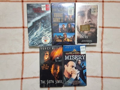 Lot 5 VHS Tape Movies Videos Some New & Sealed Misery, Sixth Sense, More - READ Foto 1 de 4