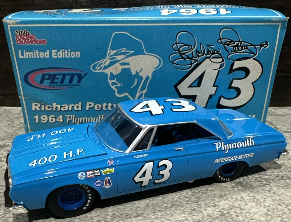 Richard Petty #43 1964 Plymouth Belvedere 1/24 campeones de carreras NASCAR raro Foto 1 de 4