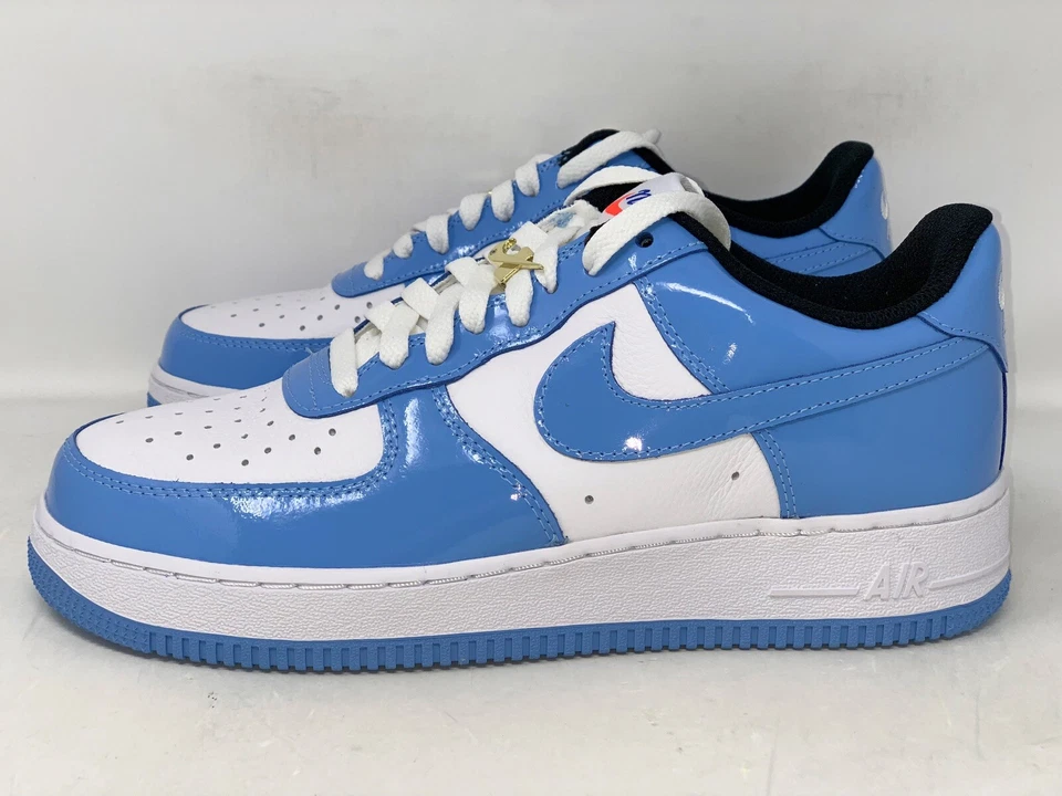 Zapatilla deportiva Nike Air Force 1 UNC University azul charol, talla 9,5 DJ7024-900 Foto 1 de 4