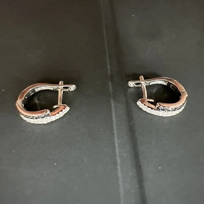 0.31 TOTAL CARAT ROUND DIAMOND SET IN 14K WHITE GOLD HOOP EARRINGS - Image 1 of 4