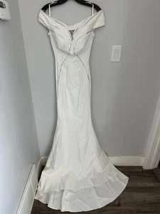NUEVO CON ETIQUETAS $1,390 Vestido Chiara Boni Genny Sirena Blanco Adornado Talla 4 Pequeño Stai - Imagen 1 de 9