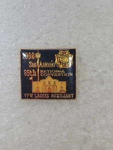 Prendedor de solapa de colección de la 85ª Convención Nacional de San Antonio 1998 auxiliar para damas en estado bastante bueno - Imagen 1 de 4