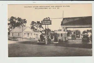 POSTCARD GAS STATION & PUMPS HALFWAY HOUSE WILLIAMSTOWN KENTUCKY - VINTAGE CARS - Picture 1 of 2