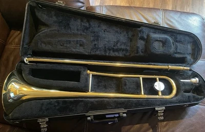 Trombón de latón Yamaha usado 2 años - Excelente estado. Foto 1 de 3