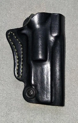 Funda North American Arms Cuero Viuda Negra con Hilo Verde para 22 WMR. Foto 1 de 2