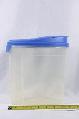 Rubbermaid Servin Saver Easy Grip Slim 3.5 Qt Flip Top Pitcher - Image 1 of 4