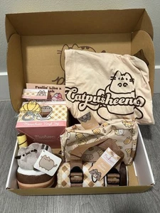 Pusheen Box Summer 2022 Exclusive Tote Blanket Figurine Tshirt Keychain Plush - Picture 1 of 14